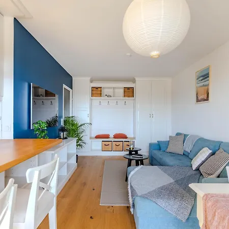 Apartment For 4 Pers - 15 Min From Airport & Center - Balcony - Pv Parking *