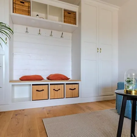 For 4 Pers - 15 Min From Airport & Center - Balcony - Pv Parking