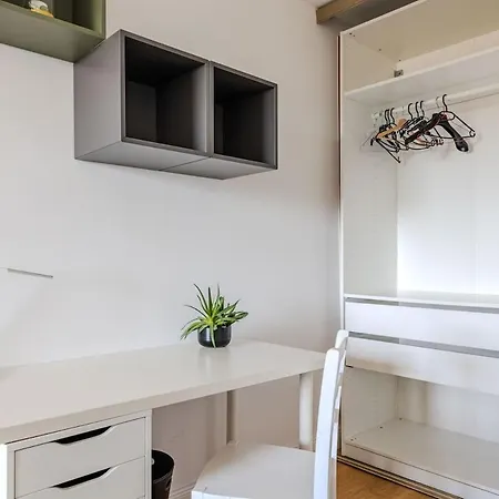 For 4 Pers - 15 Min From Airport & Center - Balcony - Pv Parking *