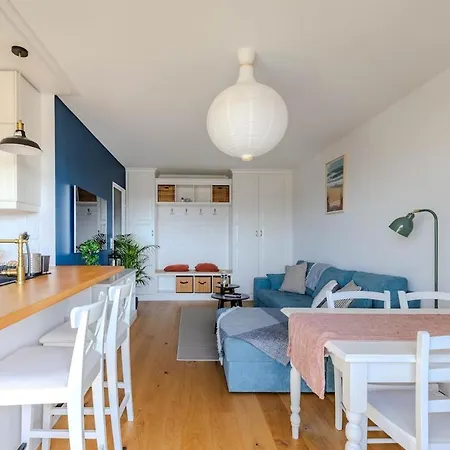 Apartment For 4 Pers - 15 Min From Airport & Center - Balcony - Pv Parking
