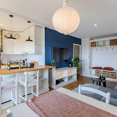 For 4 Pers - 15 Min From Airport & Center - Balcony - Pv Parking Apartment *