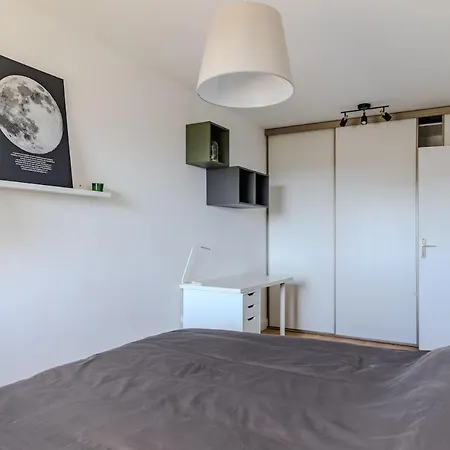 For 4 Pers - 15 Min From Airport & Center - Balcony - Pv Parking Apartment