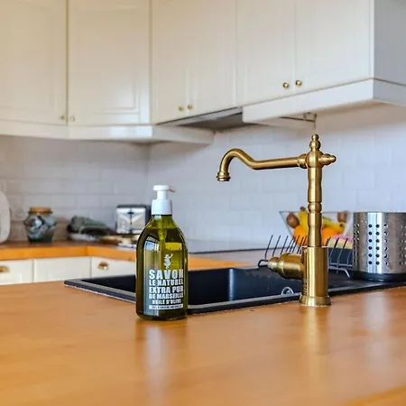 For 4 Pers - 15 Min From Airport & Center - Balcony - Pv Parking Apartment *