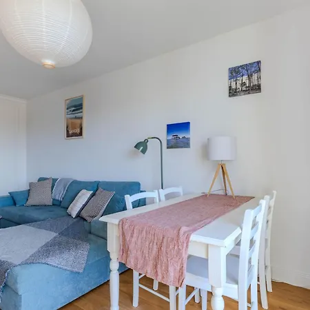 For 4 Pers - 15 Min From Airport & Center - Balcony - Pv Parking Apartment